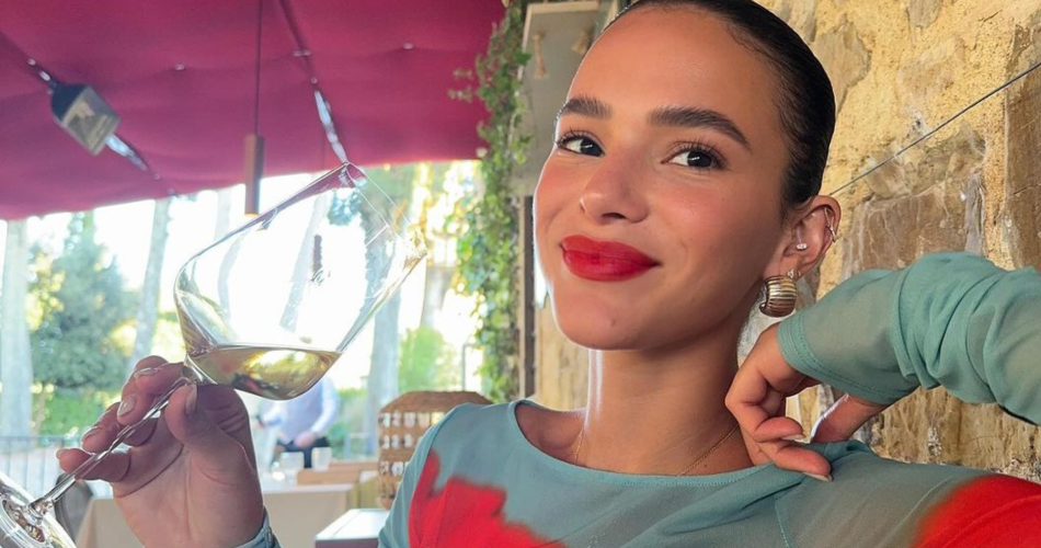 Assumidos! Bruna Marquezine ganha homenagem de João Guilherme